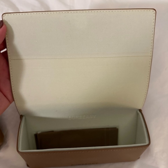 New Burberry Round Brown Sunglasses - Picture 7 of 9